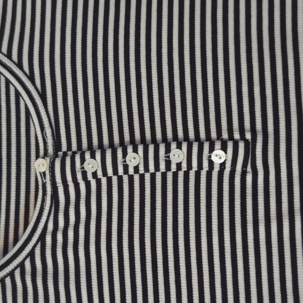 Riley & Rae Ribbed Knit Short-Sleeved Tee - Picture 2 of 9